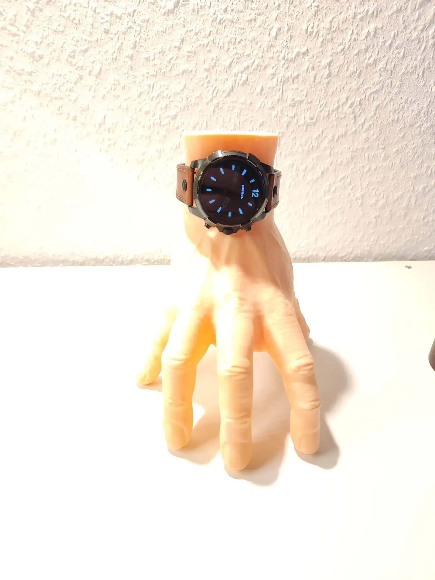 Uhrenständer – Handform – 3D-Druck aus Luxemburg